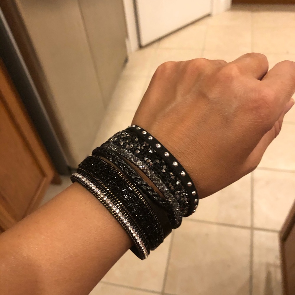 Jewelry - Picture 2 of 3
